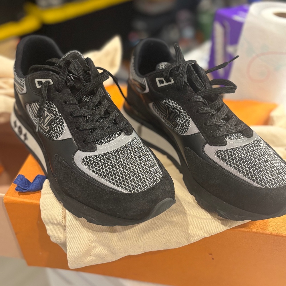 Men Louis Vuitton runway suede black sneakers